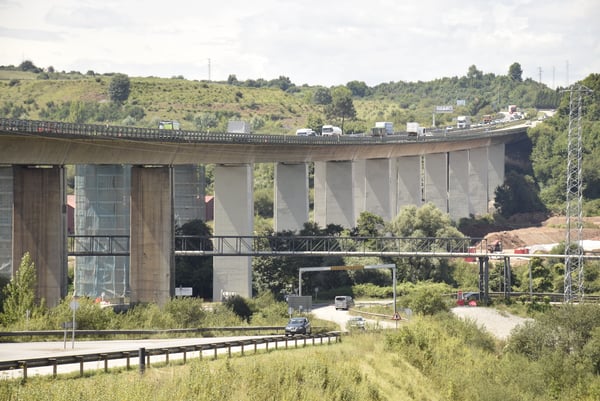 Fotografia del Viaducto de Somonte a la izquierda